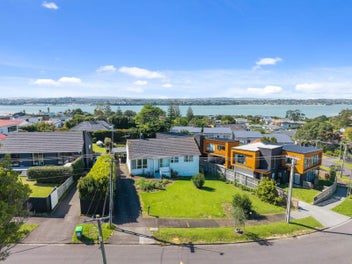 8 Clairville Crescent, Wai o Taiki Bay, Auckland