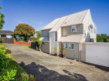 1/16 Tamahere Drive, Glenfield, Auckland