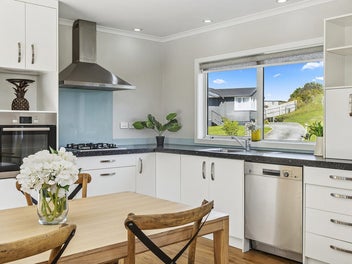 4 Doncaster Terrace, Ascot Park, Porirua