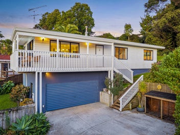 10 Emery Grove, Bayview, Auckland