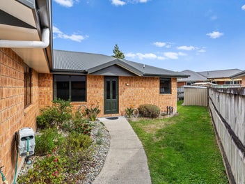 16 Edward Street, Grandview Heights, Hamilton