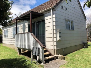 2/92 Kenderdine Road, Papatoetoe, Auckland