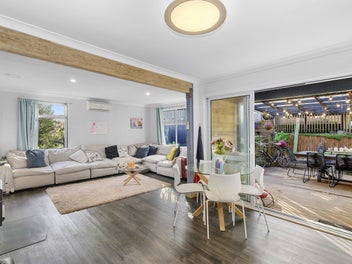 27 Edelweiss Grove, Timberlea, Upper Hutt