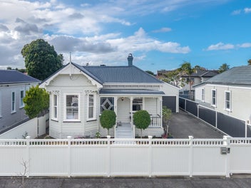 7 Sunnyvale Road, Greenlane, Auckland
