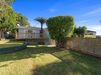 1/12 Selwyn Crescent, Forrest Hill, Auckland