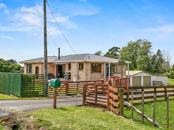 303 Lepper Road Upper, Egmont Village