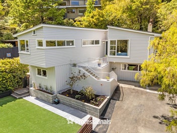 132 Cheviot Road, Lowry Bay, Lower Hutt