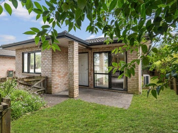3/11 Lawford Place, Mangere, Auckland