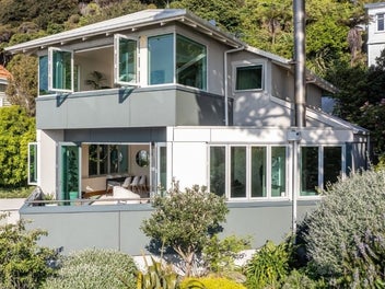 621 Marine Drive, Days Bay, Lower Hutt