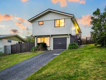 4 Gaff Place, Whitby, Porirua