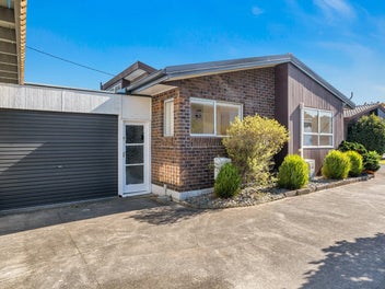 2/24 Neal Avenue, Glenfield, Auckland