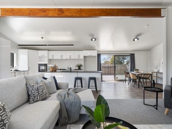 155 High Street, Bulls