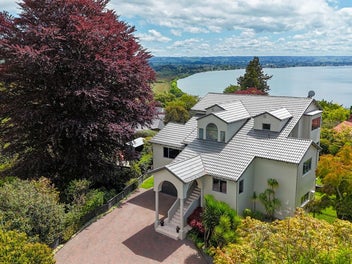 4 Tupara Crescent, Kawaha Point, Rotorua