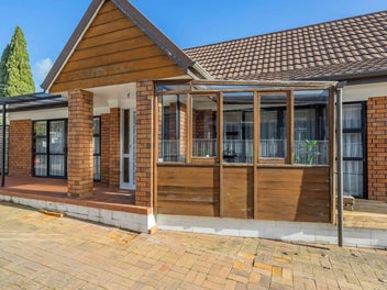 1/11 Smale Street, Point Chevalier, Auckland