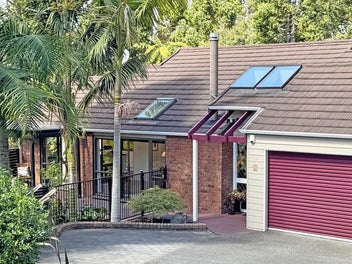 11 Fitzpatrick Place, Chatswood, Auckland