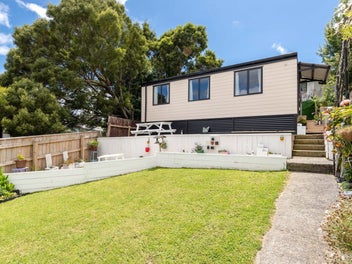 9A Edelweiss Grove, Timberlea, Upper Hutt