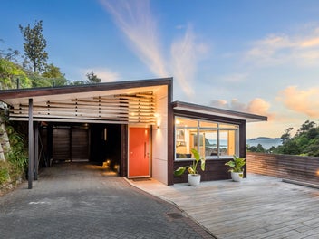 130A Cheviot Road, Lowry Bay, Lower Hutt