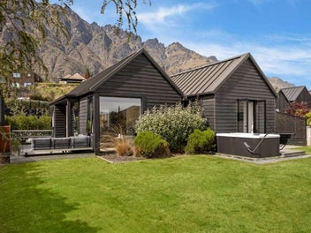 15 McKenzies Shute, Jacks Point, Queenstown