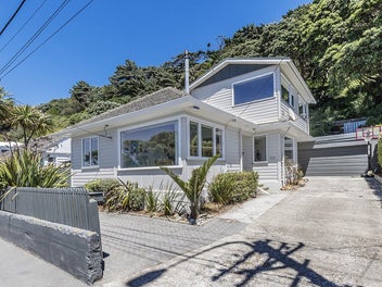 318 Queens Drive, Lyall Bay, Wellington