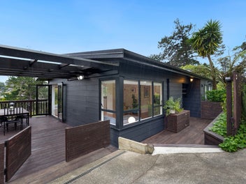 9 Mirage Place, Beach Haven, Auckland