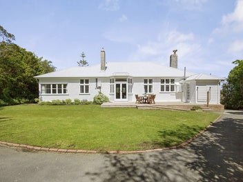 16 Onehuka Road, Tirohanga, Lower Hutt