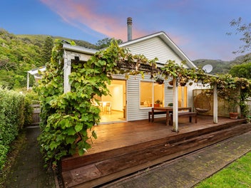 254 Muritai Road, Eastbourne, Lower Hutt