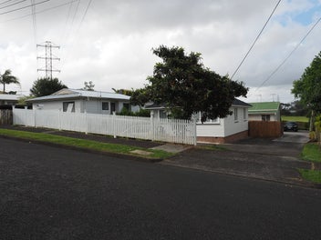 1/61 Beaubank Road, Kelston, Auckland