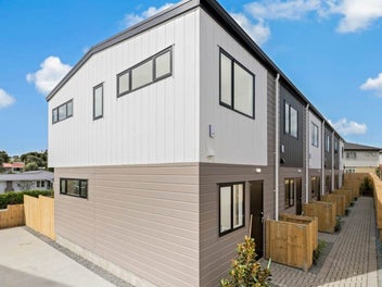 8/40 Saint Leonards Road, Kelston, Auckland