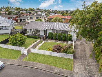11 Foyle Place, Glendene, Auckland