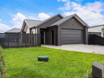 11 Arahi Road, CLEVEDON
