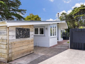 15 Bethells Road, Waitakere, Auckland