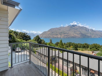 6/8 McKerrow Place, Sunshine Bay, Queenstown