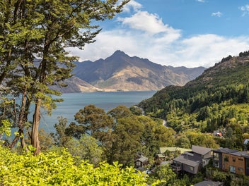 30A MacKinnon Terrace, Sunshine Bay, Queenstown