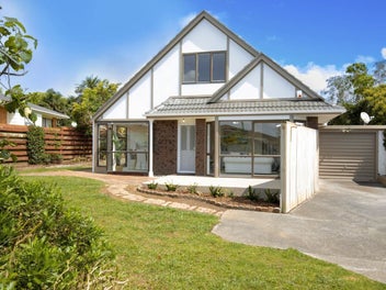 2/14 Galloway Crescent, Farm Cove, Auckland