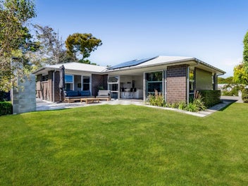 77 Brooklands Road, Brooklands, New Plymouth