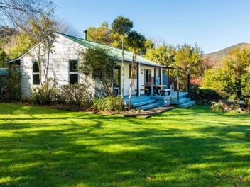 5B Lady Cobham Grove, Anakiwa, Picton