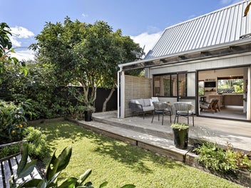 2/85 Gribblehirst Road, Sandringham, Auckland
