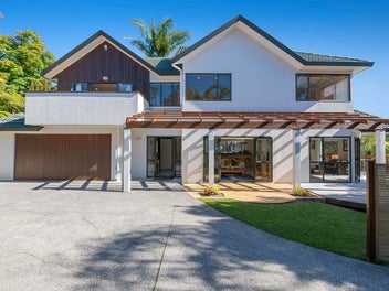 8 Saint Lucia Place, Unsworth Heights, Auckland