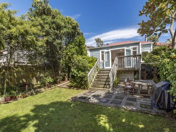 33 Edinburgh Terrace, Berhampore, Wellington