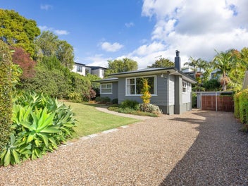 52 Hilling Street, Titirangi, Auckland
