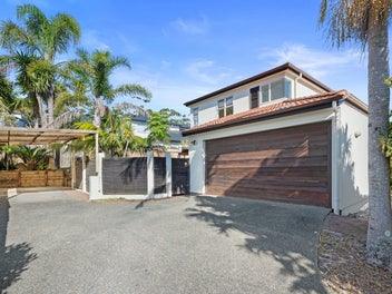 2/13 Stoneleigh Court, Sunnynook, Auckland
