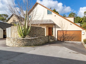 2/3 Gard Street, Silverstream, Upper Hutt