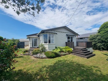102 Park Street, Hokitika