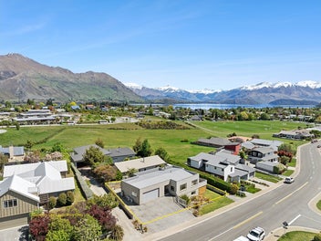 104 Kings Drive, Wanaka