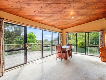 63 Western Road, Laingholm, Auckland