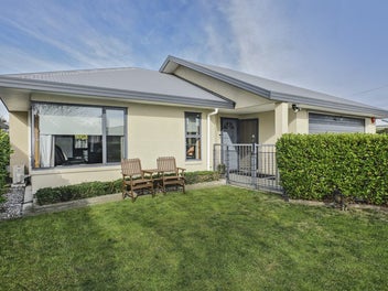 1015 Caroline Road, Mayfair, Hastings