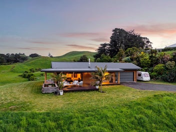 165 Sealy Road, Omata, New Plymouth