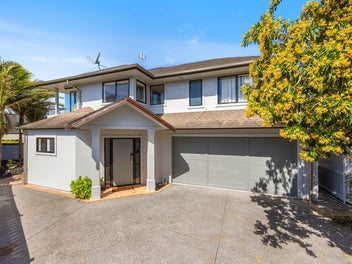 2/4 Rogers Avenue, Eastern Beach, Auckland