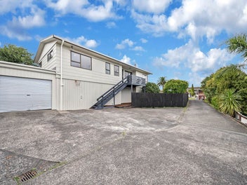 1/31 Cyclarama Crescent, Massey, Auckland
