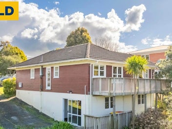 12 Barker Rise, Northcross, Auckland